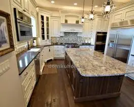 угловая кухня с островом Делайла